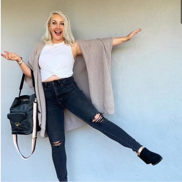 Stella & Dot | Black Leather Covet Bucket Bag - Picture 3 of 12